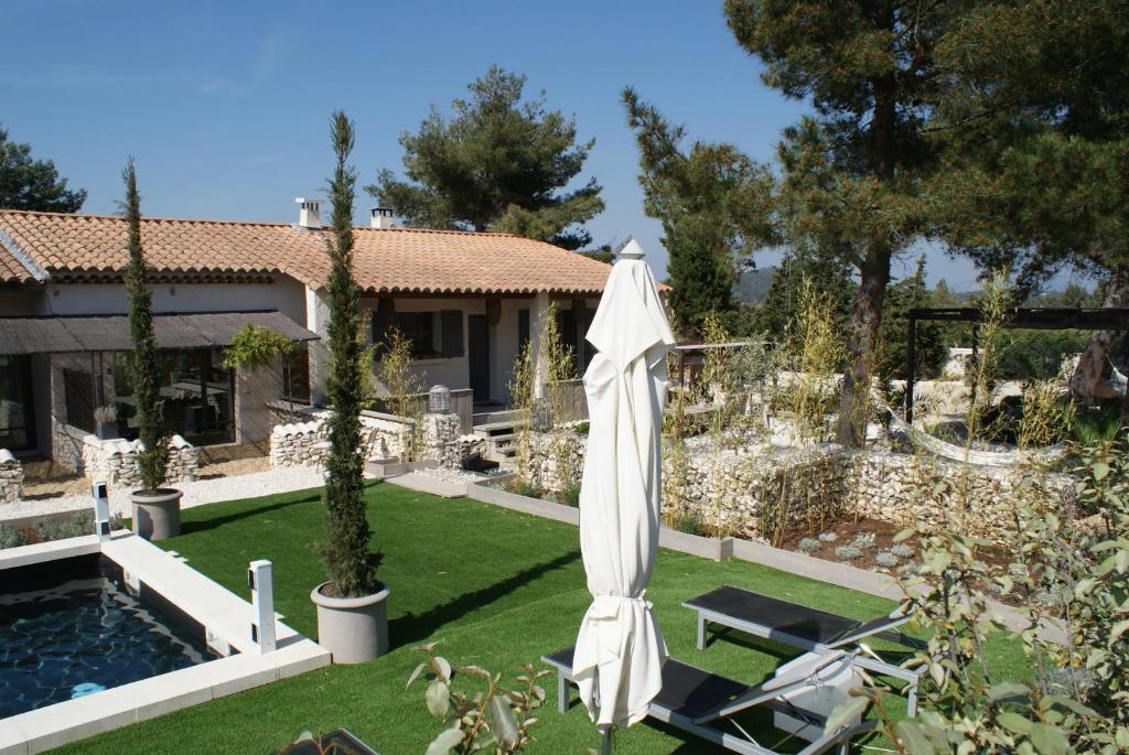 L'Auberge De L'Aubergine Eygalières Exterior foto