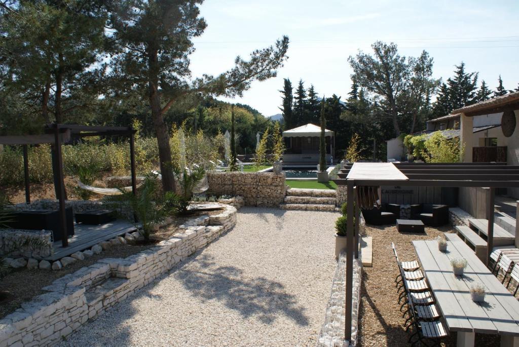 L'Auberge De L'Aubergine Eygalières Exterior foto