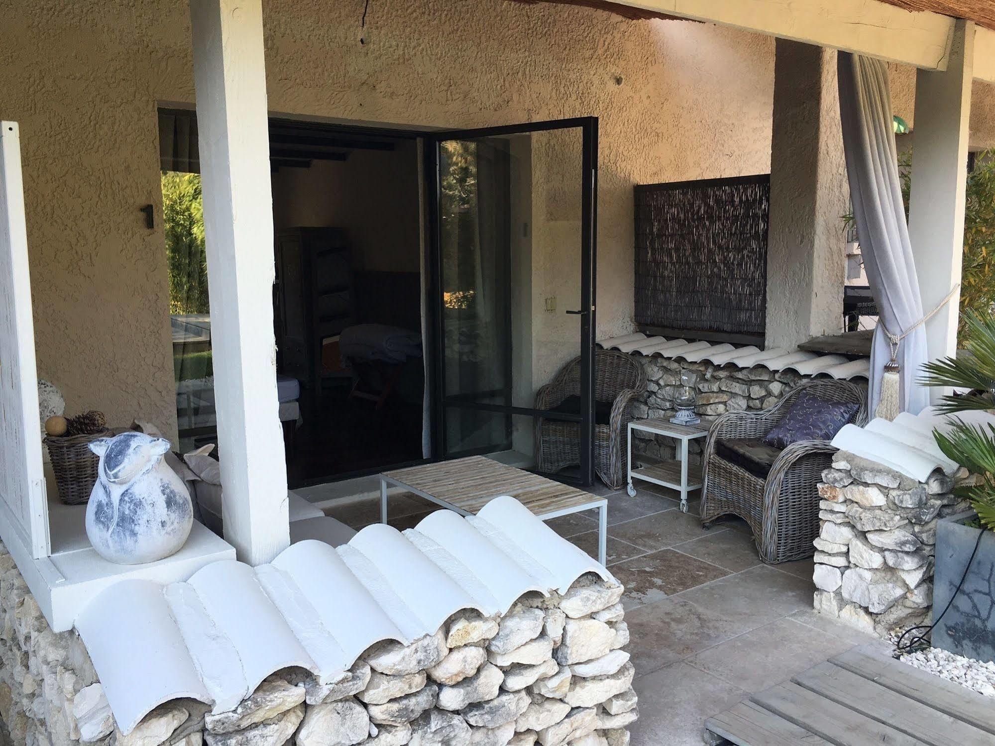 L'Auberge De L'Aubergine Eygalières Exterior foto
